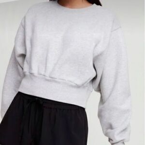 Aritzia TNA Perkins Cropped Sweatshirt Heather Grey Size Small Dolman Sleeves
